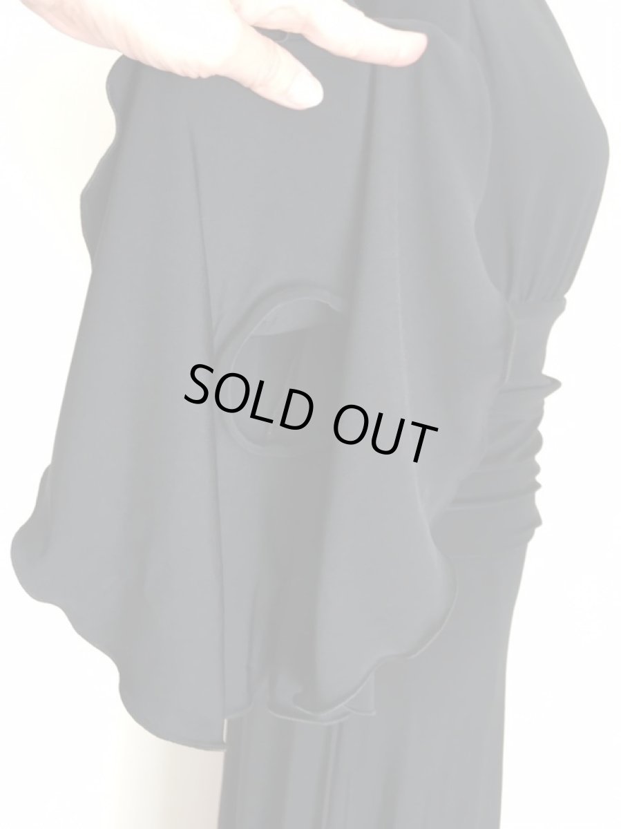 画像7: ニット素材のワンピース、ブラック、袖フリル2段 (7)