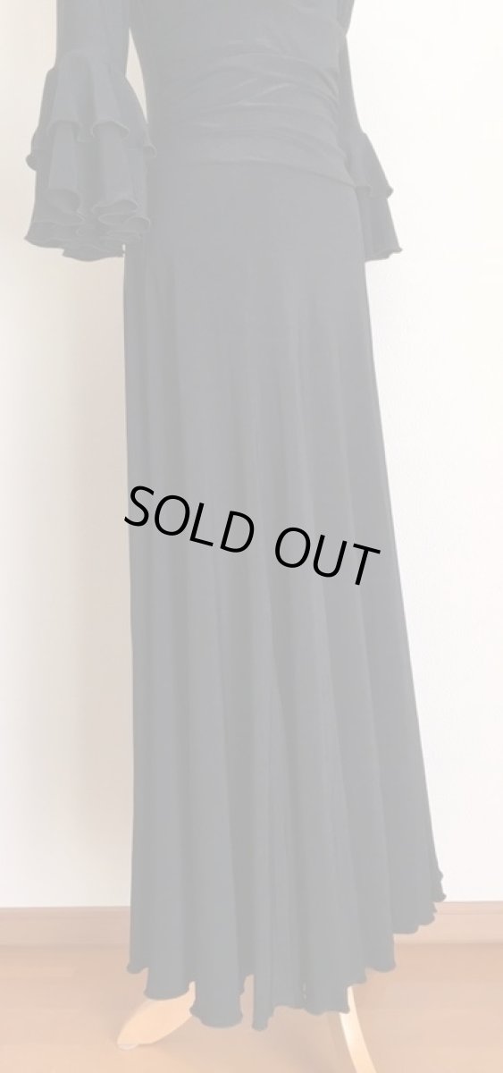 画像4: ニット素材のワンピース、ブラック、袖フリル2段 (4)