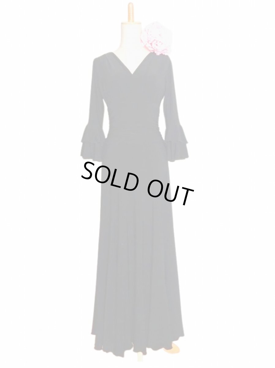 画像2: ニット素材のワンピース、ブラック、袖フリル2段 (2)