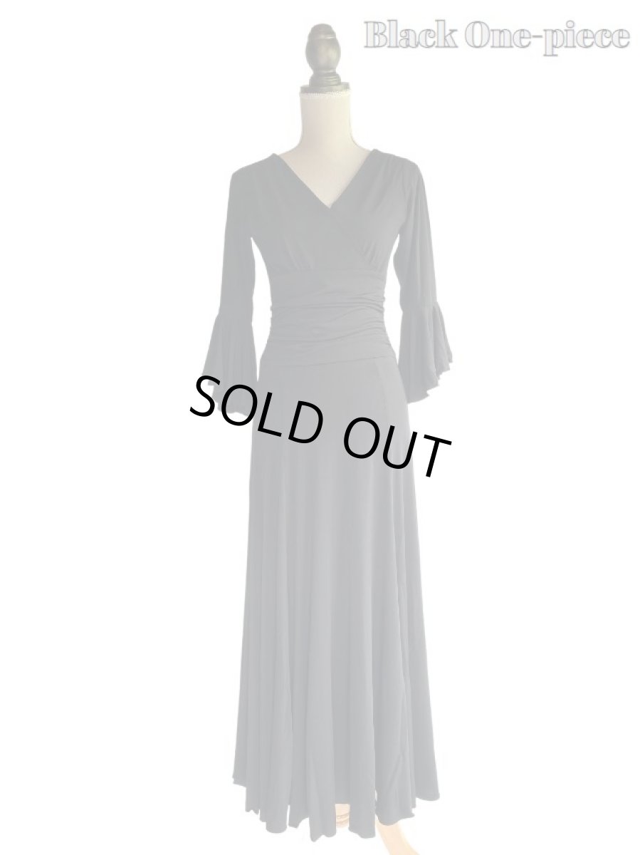 画像1: ニット素材のワンピース、ブラック (1)