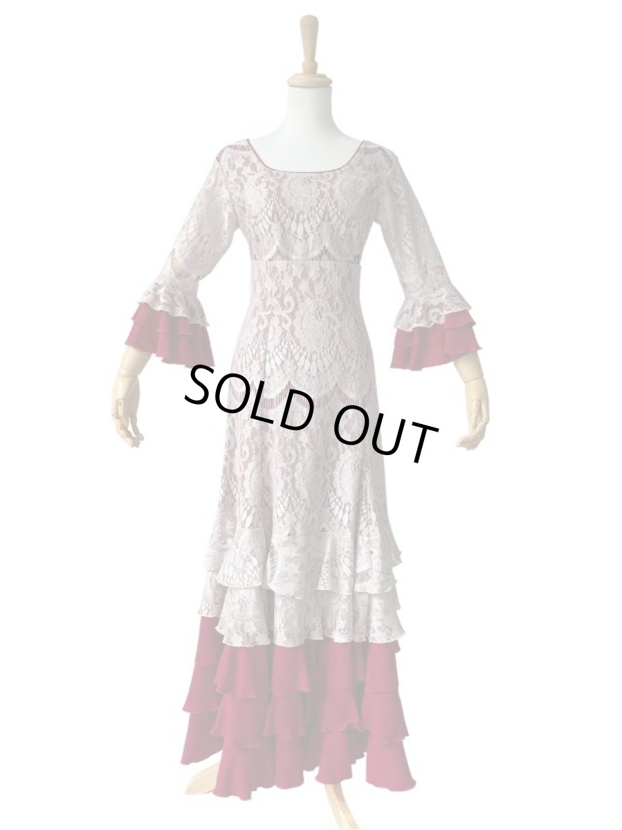 ブラウス裾をINして撮影