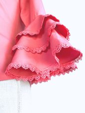 画像5: 人気🌸コーラルピンク🌸フリル3段、袖テープ飾り (5)