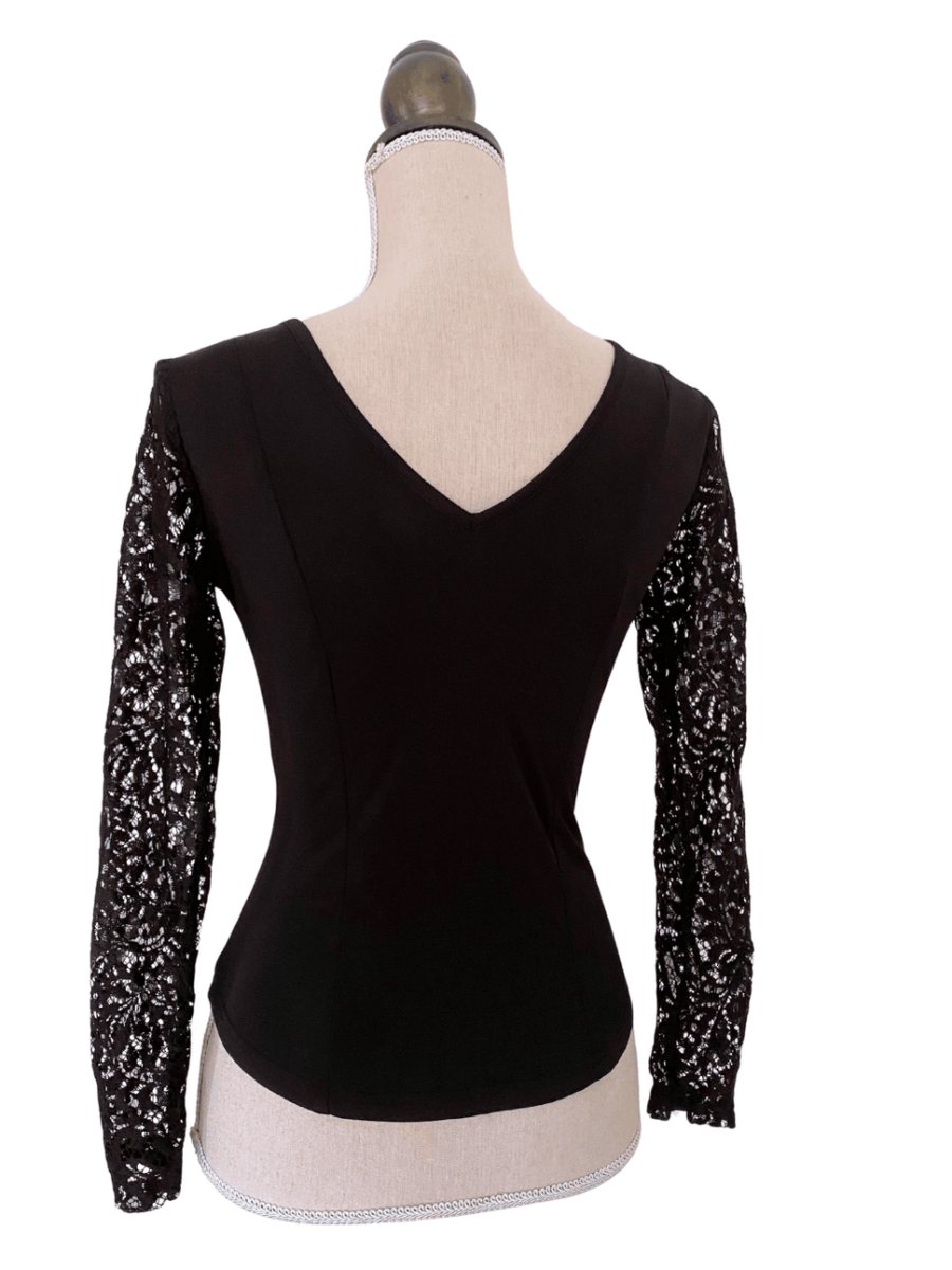 画像4: 《即納品》ニット素材・かぶりブラウス_袖口ノーフリル、Mサイズ (4)