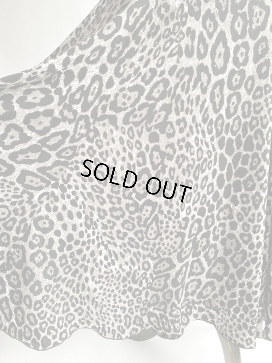 画像2: 《即納品》美☆ストレッチ・ファルダ、グレー系色レオパード (2)